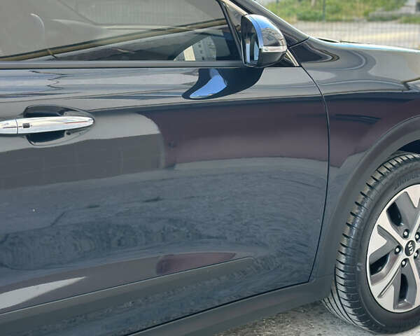 Синий Киа Niro, объемом двигателя 0 л и пробегом 155 тыс. км за 18650 $, фото 111 на Automoto.ua