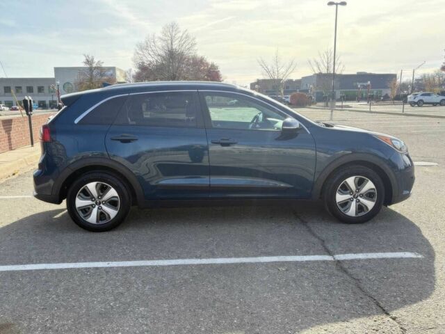 Синий Киа Niro, объемом двигателя 1.6 л и пробегом 40 тыс. км за 12000 $, фото 7 на Automoto.ua