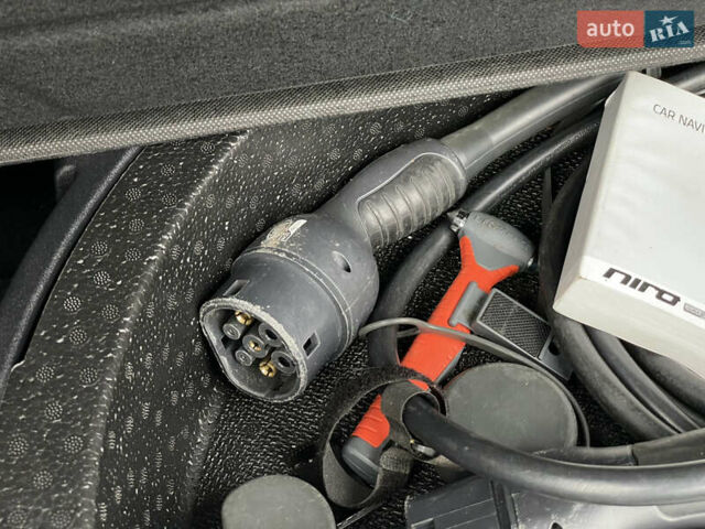 Синій Кіа Niro, об'ємом двигуна 0 л та пробігом 130 тис. км за 18455 $, фото 72 на Automoto.ua