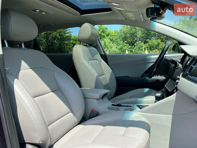 Синій Кіа Niro, об'ємом двигуна 1.6 л та пробігом 92 тис. км за 19700 $, фото 8 на Automoto.ua