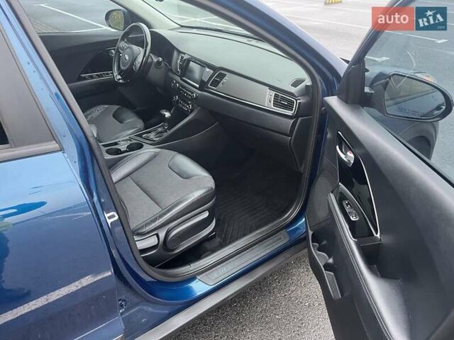 Синий Киа Niro, объемом двигателя 1.58 л и пробегом 160 тыс. км за 16300 $, фото 9 на Automoto.ua