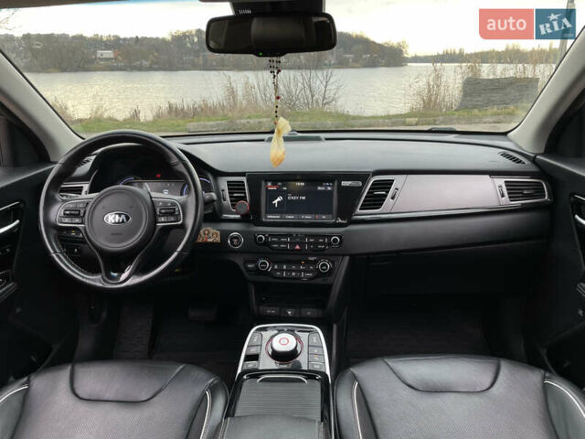 Синій Кіа Niro, об'ємом двигуна 0 л та пробігом 130 тис. км за 18455 $, фото 43 на Automoto.ua