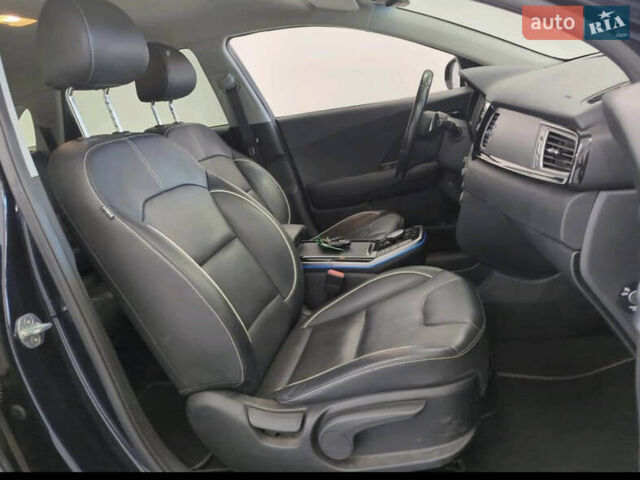 Синий Киа Niro, объемом двигателя 0 л и пробегом 155 тыс. км за 18650 $, фото 126 на Automoto.ua