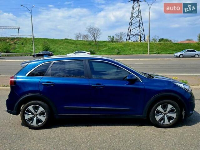 Синий Киа Niro, объемом двигателя 1.58 л и пробегом 371 тыс. км за 14000 $, фото 2 на Automoto.ua
