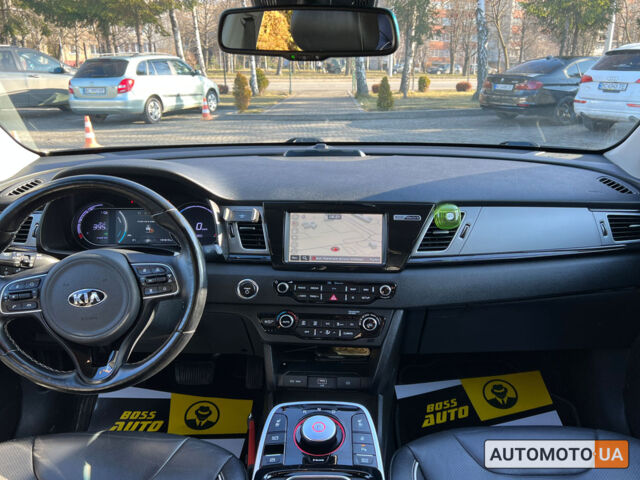 Синий Киа Niro, объемом двигателя 64 л и пробегом 191 тыс. км за 16400 $, фото 9 на Automoto.ua