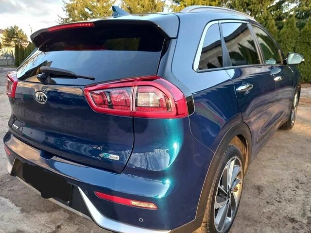 Синий Киа Niro, объемом двигателя 1.6 л и пробегом 78 тыс. км за 10499 $, фото 3 на Automoto.ua