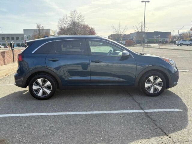 Синій Кіа Niro, об'ємом двигуна 1.6 л та пробігом 41 тис. км за 7300 $, фото 6 на Automoto.ua