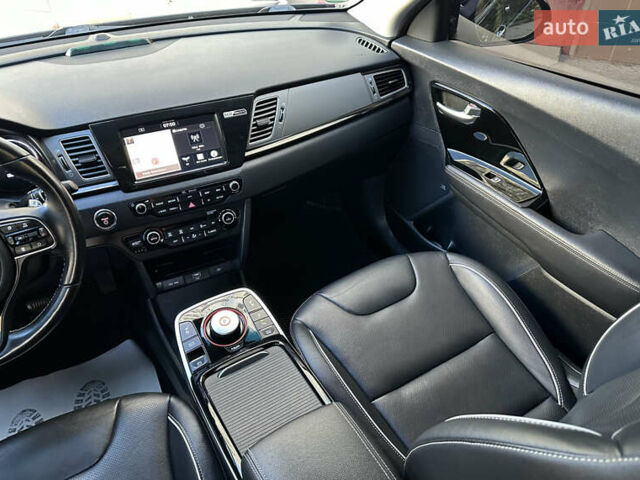 Синий Киа Niro, объемом двигателя 0 л и пробегом 155 тыс. км за 18650 $, фото 70 на Automoto.ua