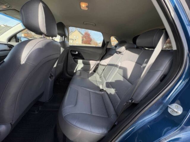 Синий Киа Niro, объемом двигателя 1.6 л и пробегом 40 тыс. км за 12000 $, фото 9 на Automoto.ua
