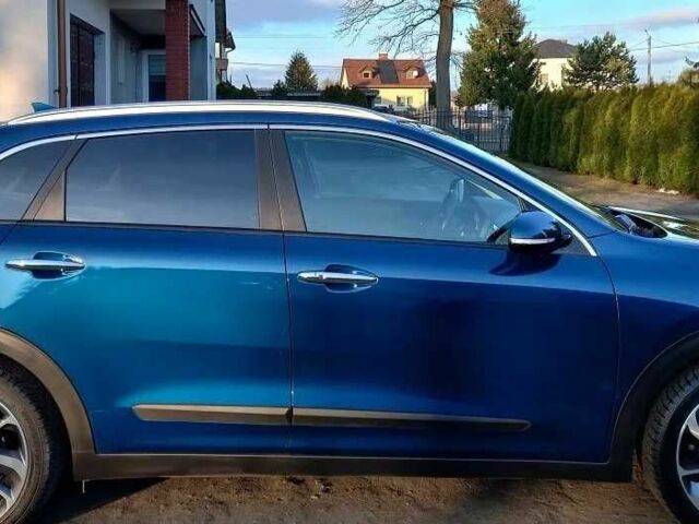 Синий Киа Niro, объемом двигателя 1.6 л и пробегом 78 тыс. км за 10499 $, фото 2 на Automoto.ua