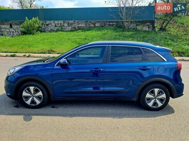Синий Киа Niro, объемом двигателя 1.58 л и пробегом 371 тыс. км за 14000 $, фото 3 на Automoto.ua