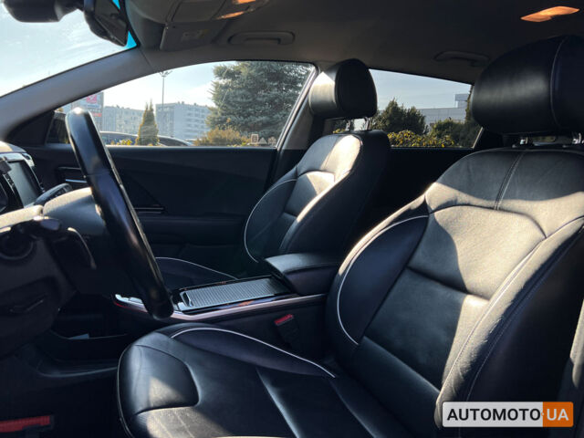 Синий Киа Niro, объемом двигателя 64 л и пробегом 191 тыс. км за 16400 $, фото 11 на Automoto.ua