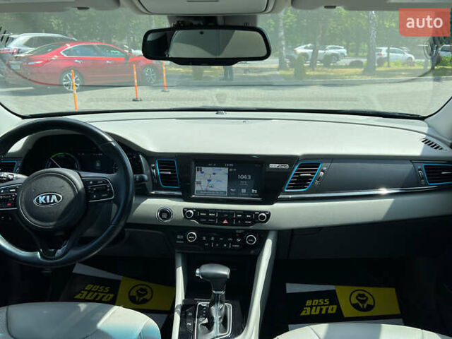 Синій Кіа Niro, об'ємом двигуна 1.6 л та пробігом 92 тис. км за 19700 $, фото 10 на Automoto.ua