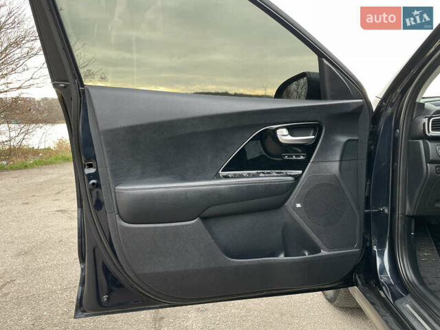 Синій Кіа Niro, об'ємом двигуна 0 л та пробігом 130 тис. км за 18455 $, фото 26 на Automoto.ua