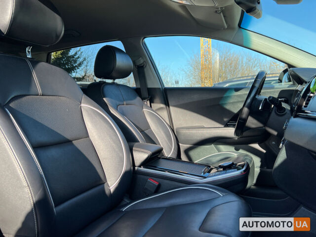 Синий Киа Niro, объемом двигателя 64 л и пробегом 191 тыс. км за 16400 $, фото 7 на Automoto.ua