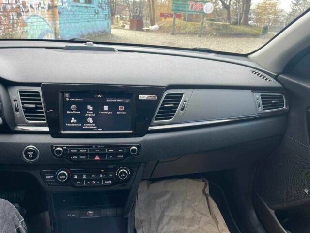 Синій Кіа Niro, об'ємом двигуна 0 л та пробігом 131 тис. км за 18400 $, фото 15 на Automoto.ua