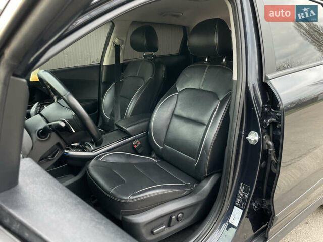 Синій Кіа Niro, об'ємом двигуна 0 л та пробігом 130 тис. км за 18455 $, фото 28 на Automoto.ua