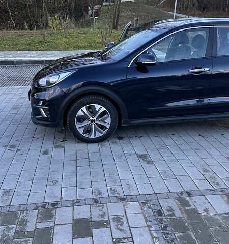 Синий Киа Niro, объемом двигателя 0 л и пробегом 182 тыс. км за 17500 $, фото 1 на Automoto.ua