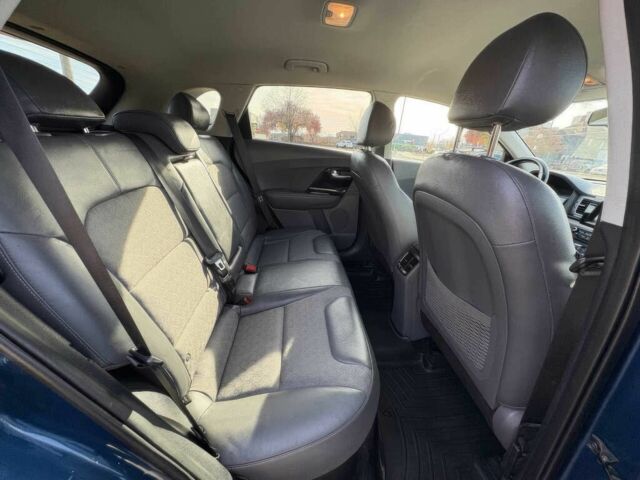 Синий Киа Niro, объемом двигателя 1.6 л и пробегом 40 тыс. км за 12000 $, фото 10 на Automoto.ua