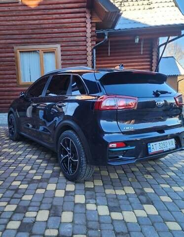 Синий Киа Niro, объемом двигателя 0 л и пробегом 119 тыс. км за 18300 $, фото 3 на Automoto.ua
