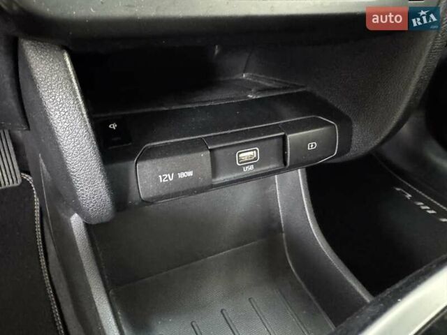 Синий Киа Niro, объемом двигателя 0 л и пробегом 74 тыс. км за 17799 $, фото 16 на Automoto.ua