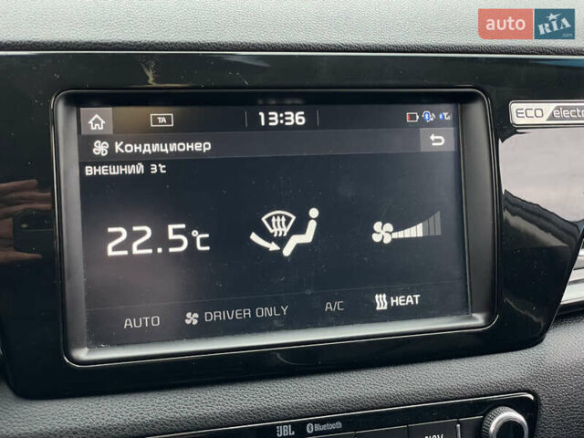Синій Кіа Niro, об'ємом двигуна 0 л та пробігом 130 тис. км за 18455 $, фото 64 на Automoto.ua