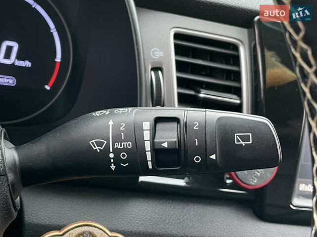 Синій Кіа Niro, об'ємом двигуна 0 л та пробігом 130 тис. км за 18455 $, фото 52 на Automoto.ua