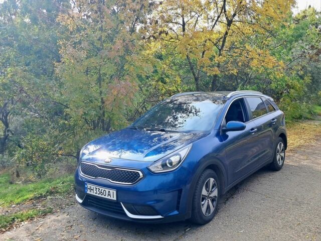 Синий Киа Niro, объемом двигателя 1.6 л и пробегом 385 тыс. км за 10000 $, фото 1 на Automoto.ua