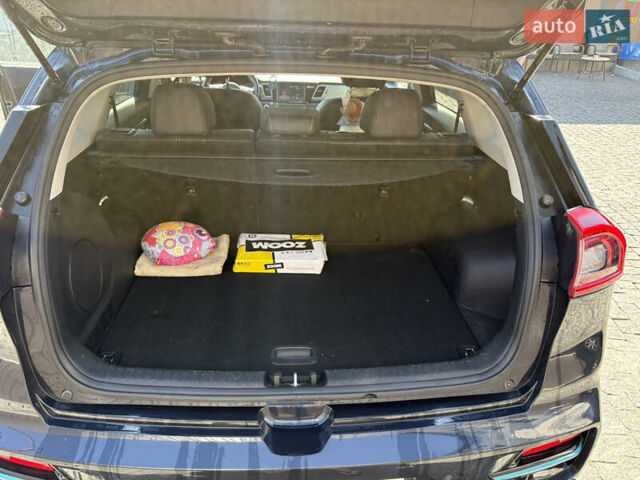 Синій Кіа Niro, об'ємом двигуна 0 л та пробігом 100 тис. км за 19300 $, фото 9 на Automoto.ua