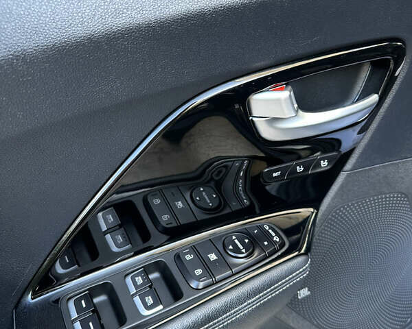 Синий Киа Niro, объемом двигателя 0 л и пробегом 155 тыс. км за 18650 $, фото 66 на Automoto.ua