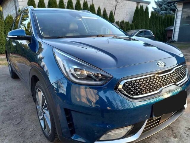 Синий Киа Niro, объемом двигателя 1.6 л и пробегом 78 тыс. км за 10499 $, фото 1 на Automoto.ua