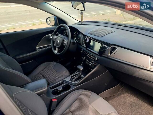 Синий Киа Niro, объемом двигателя 1.58 л и пробегом 371 тыс. км за 14000 $, фото 9 на Automoto.ua