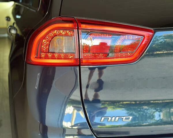 Синий Киа Niro, объемом двигателя 0 л и пробегом 155 тыс. км за 18650 $, фото 102 на Automoto.ua