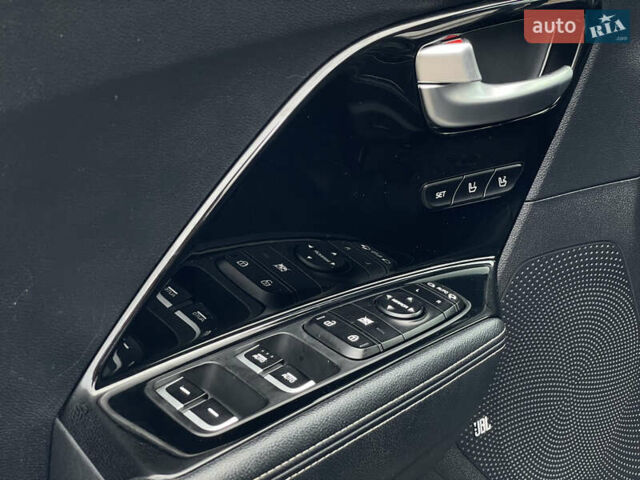 Синій Кіа Niro, об'ємом двигуна 0 л та пробігом 130 тис. км за 18455 $, фото 44 на Automoto.ua