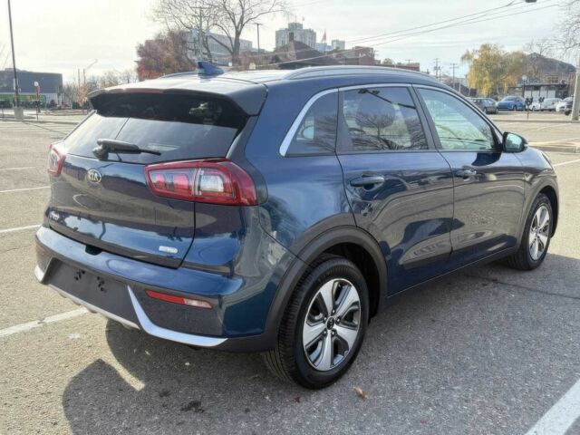 Синій Кіа Niro, об'ємом двигуна 1.6 л та пробігом 41 тис. км за 7300 $, фото 5 на Automoto.ua
