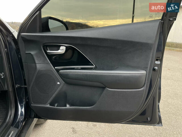 Синій Кіа Niro, об'ємом двигуна 0 л та пробігом 130 тис. км за 18455 $, фото 38 на Automoto.ua