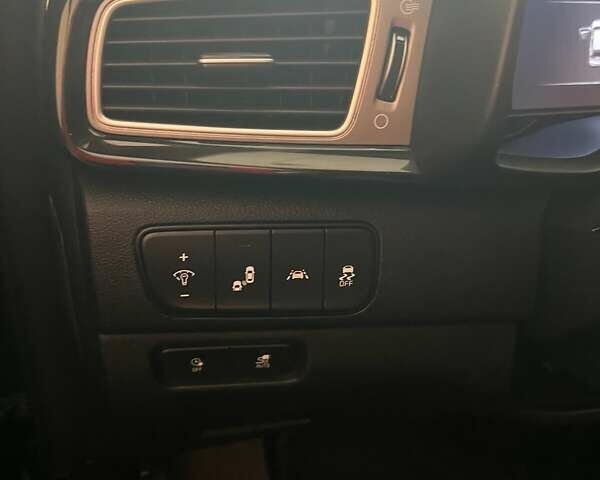 Синий Киа Niro, объемом двигателя 0 л и пробегом 137 тыс. км за 16500 $, фото 6 на Automoto.ua