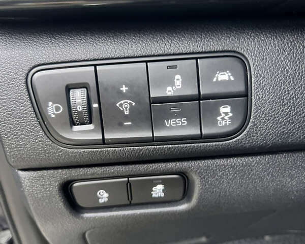 Синій Кіа Niro, об'ємом двигуна 0 л та пробігом 65 тис. км за 18500 $, фото 16 на Automoto.ua