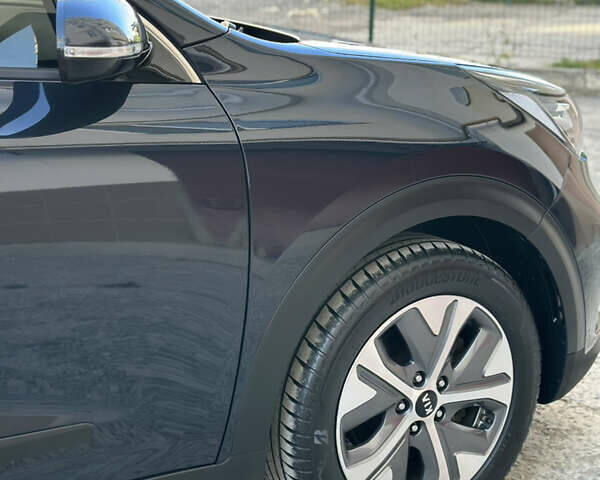 Синий Киа Niro, объемом двигателя 0 л и пробегом 155 тыс. км за 18650 $, фото 112 на Automoto.ua