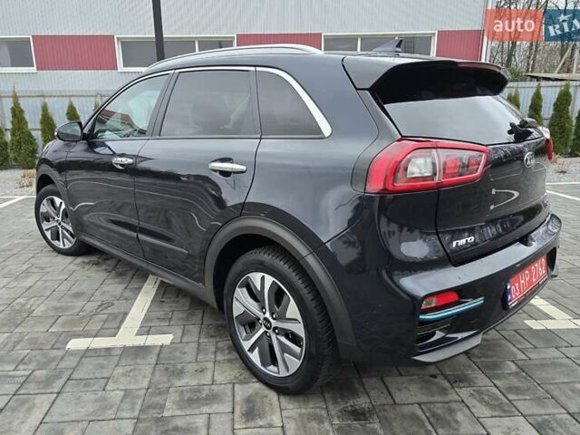Синій Кіа Niro, об'ємом двигуна 0 л та пробігом 120 тис. км за 18770 $, фото 4 на Automoto.ua