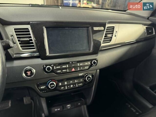 Синий Киа Niro, объемом двигателя 0 л и пробегом 74 тыс. км за 17799 $, фото 14 на Automoto.ua