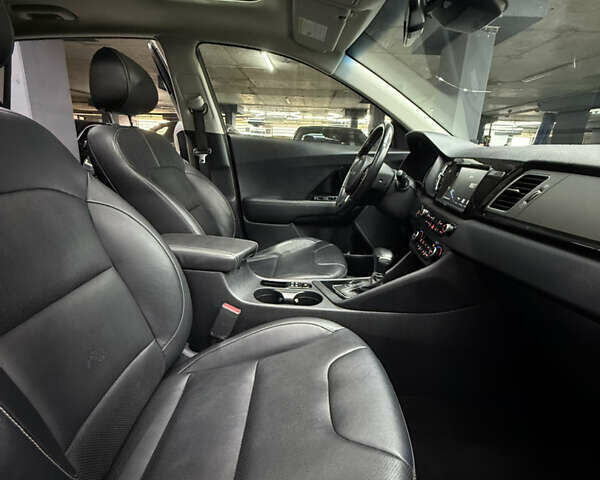 Синий Киа Niro, объемом двигателя 1.58 л и пробегом 67 тыс. км за 18500 $, фото 25 на Automoto.ua