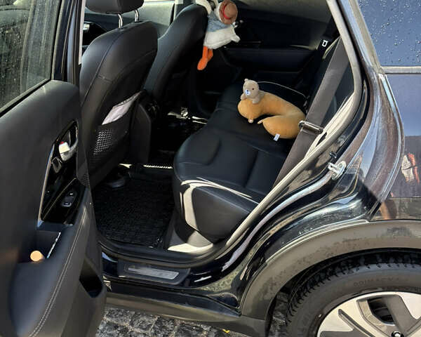 Синій Кіа Niro, об'ємом двигуна 0 л та пробігом 100 тис. км за 19300 $, фото 13 на Automoto.ua