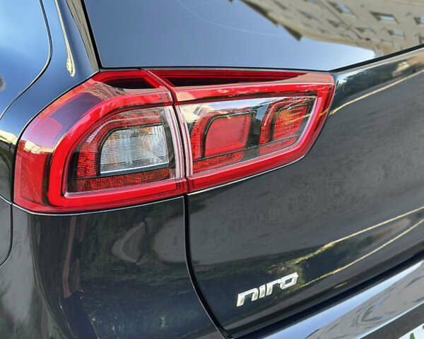 Синий Киа Niro, объемом двигателя 0 л и пробегом 155 тыс. км за 18650 $, фото 104 на Automoto.ua