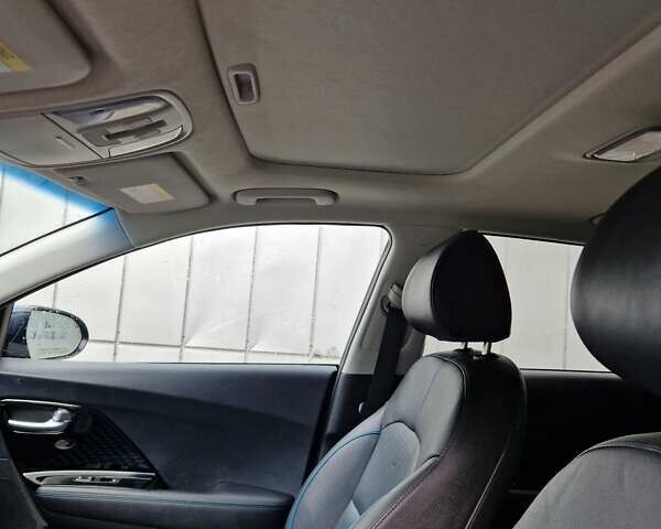 Синій Кіа Niro, об'ємом двигуна 0 л та пробігом 74 тис. км за 18200 $, фото 2 на Automoto.ua