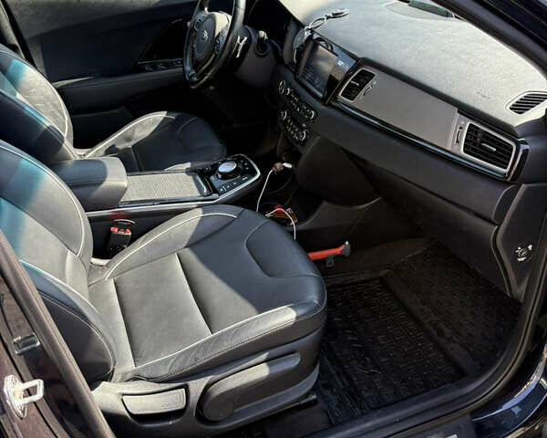 Синій Кіа Niro, об'ємом двигуна 0 л та пробігом 100 тис. км за 19300 $, фото 15 на Automoto.ua