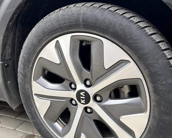 Синій Кіа Niro, об'ємом двигуна 0 л та пробігом 65 тис. км за 18500 $, фото 6 на Automoto.ua