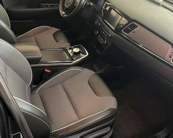 Синий Киа Niro, объемом двигателя 0 л и пробегом 137 тыс. км за 16500 $, фото 1 на Automoto.ua