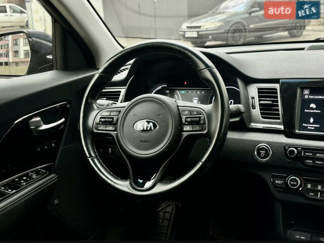 Синій Кіа Niro, об'ємом двигуна 0 л та пробігом 83 тис. км за 18700 $, фото 19 на Automoto.ua