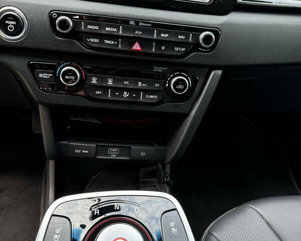 Синій Кіа Niro, об'ємом двигуна 0 л та пробігом 147 тис. км за 17400 $, фото 6 на Automoto.ua